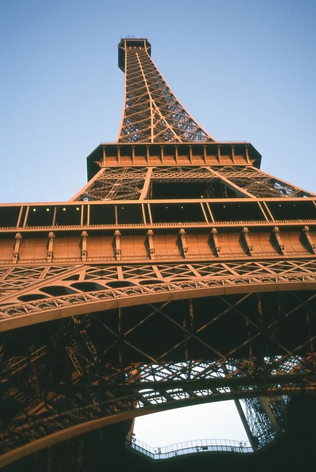 paris-eifel-tower